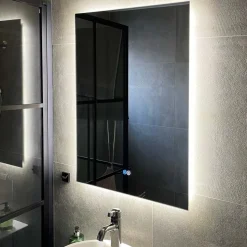 Badrumsspegel | LED-belysning | Anti-fog & touch-styrning | Rektangulär