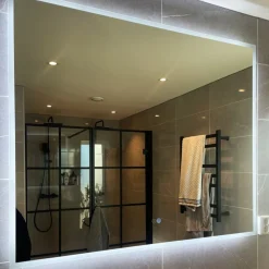 Badrumsspegel | LED-belysning och touch-styrd dimmer