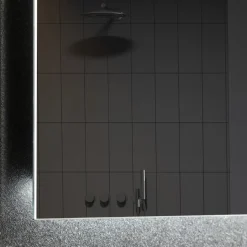 Badrumsspegel med LED-belysning & anti-fog-funktion