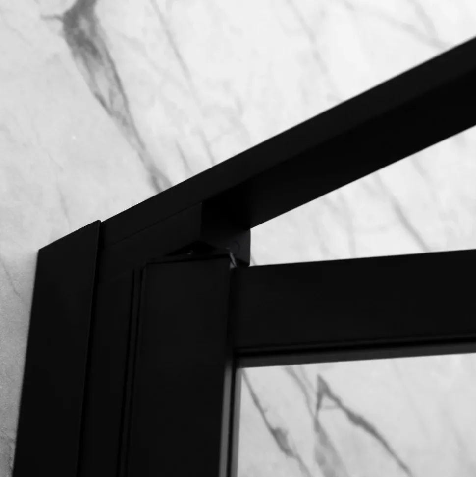 Duschhörna med svarta profiler | 6mm säkerhetsglas