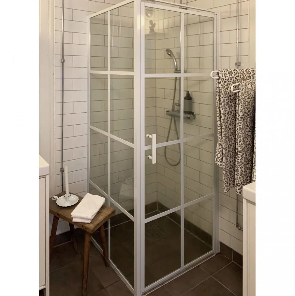 Duschhörna med vita profiler | 6mm säkerhetsglas