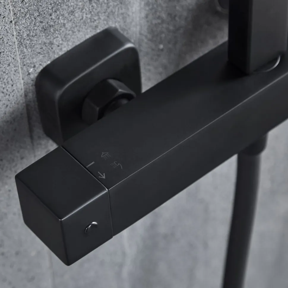 Komplett takduschset med handdusch i kantig design | Svart