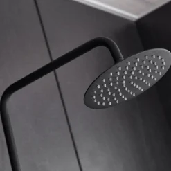 Komplett takduschset med handdusch i rundad design | Svart
