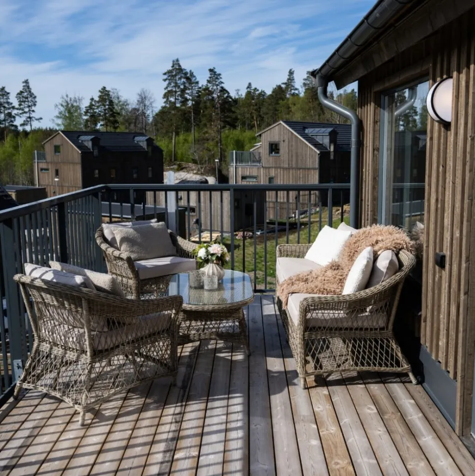 Loungegrupp i naturfärgad konstrotting | 4-delad med soffa, fåtöljer & bord | Ängsö