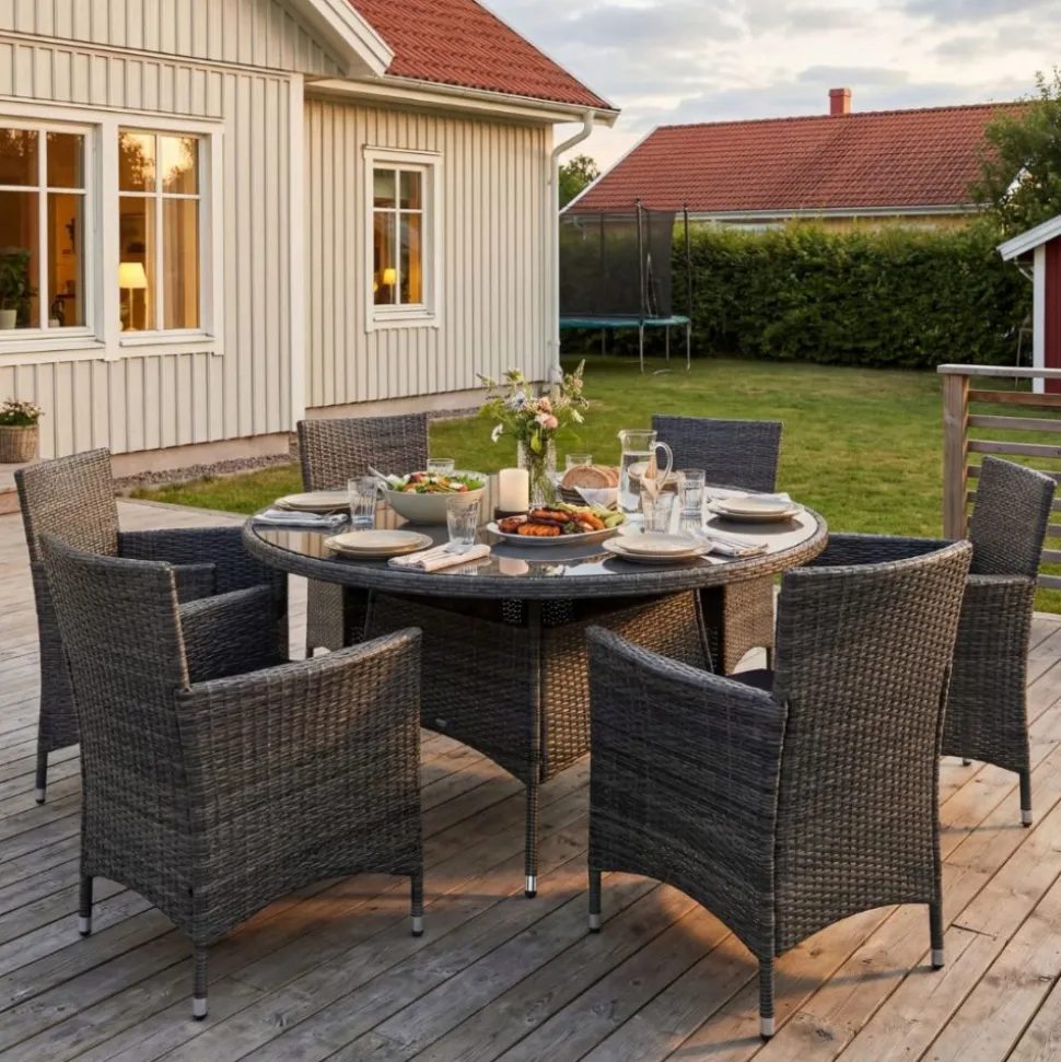 Matgrupp 6 platser | Runt bord Ø135 cm & stolar med dynor | Tylösand Mörk Grå