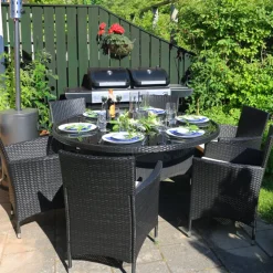 Matgrupp 6 platser | Runt bord Ø135 cm & stolar med dynor | Tylösand Svart