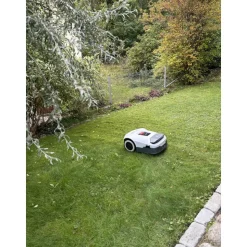 Robotgräsklippare utan slinga 3600m² | Full-Band RTK + 4 AI-kameror | ANTHBOT Genie 3000