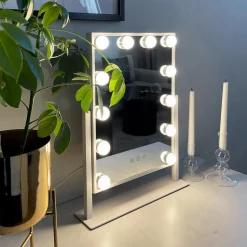 Sminkspegel på fot med LED-belysning | Pamela