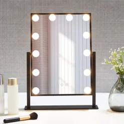 Sminkspegel på fot med LED-belysning | Pamela