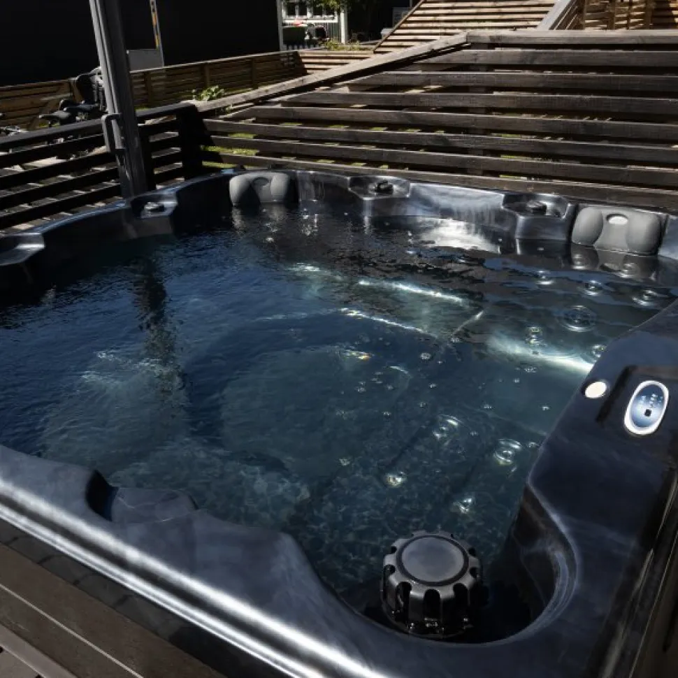 Spabad Poseidon Blackline 56 personer | Lucite® akryl, Gecko® cirkulationspump & Balboa® system | 2026