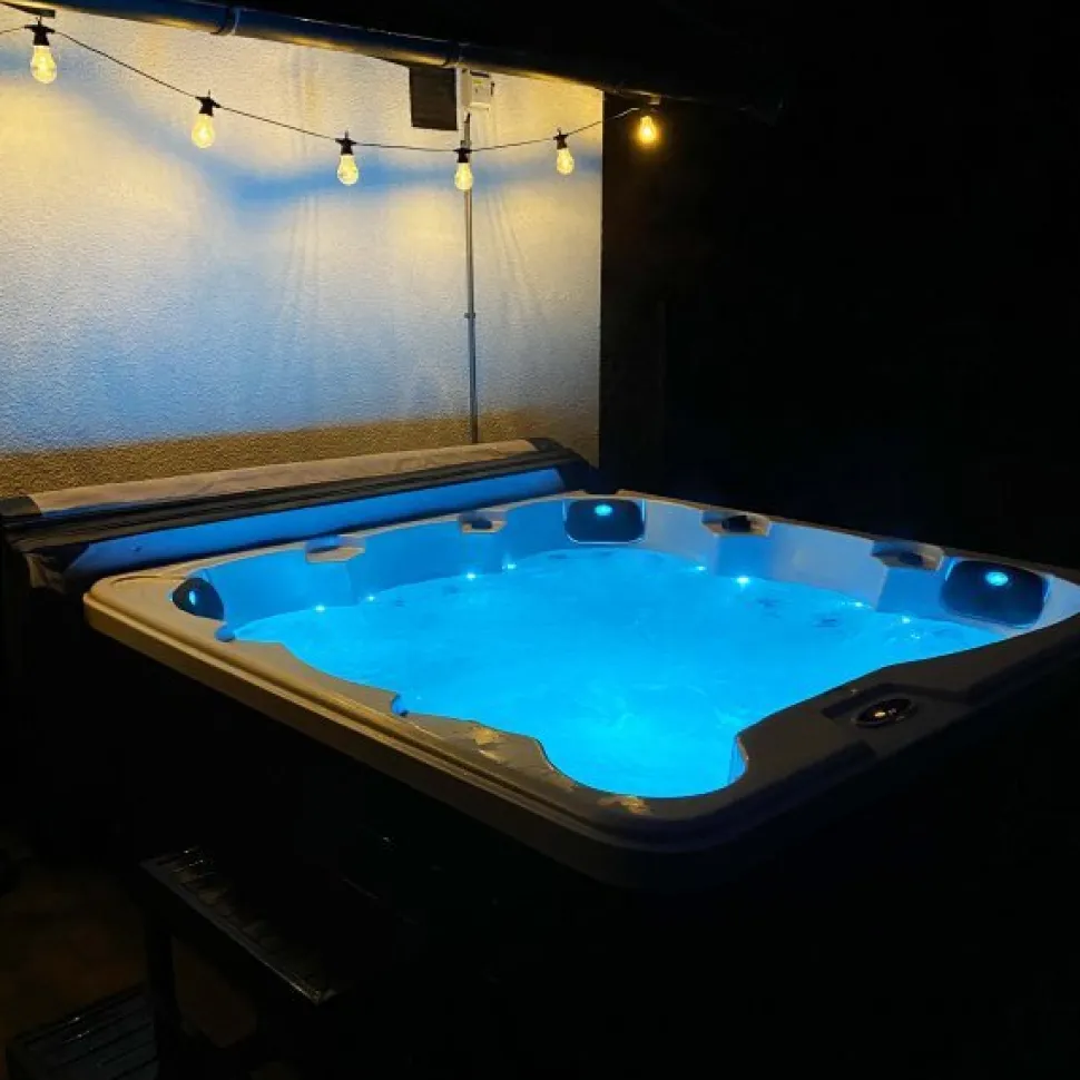 Spabad Poseidon 56 personer | Lucite® akryl & Gecko® cirkulationspump | 2026