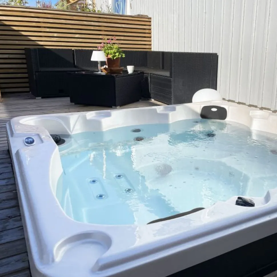 Spabad Poseidon 56 personer | Lucite® akryl & Gecko® cirkulationspump | 2026