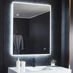 Spegel med LED-belysning och anti-fog-funktion