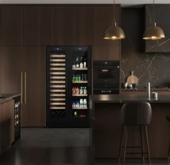 Stor inbyggbar vinkyl | 60 flaskor och 218 burkar | Exklusiv design med dubbla temperaturzoner | 365 L