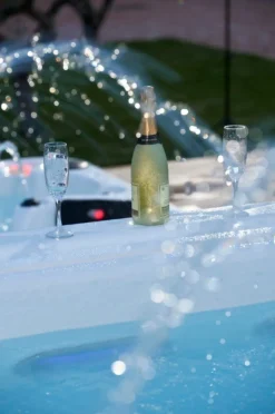 Swimspa Infinity | Simspa med massage & simjets | Balboa® styrsystem & Aristech® akryl