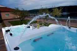 Swimspa Infinity | Simspa med massage & simjets | Balboa® styrsystem & Aristech® akryl