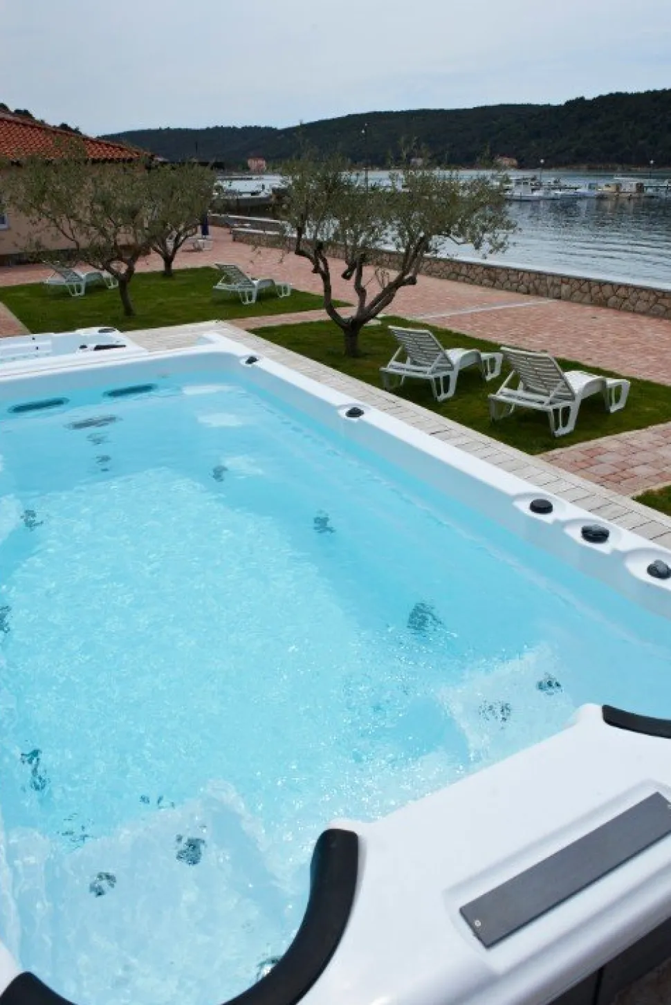 Swimspa Infinity | Simspa med massage & simjets | Balboa® styrsystem & Aristech® akryl