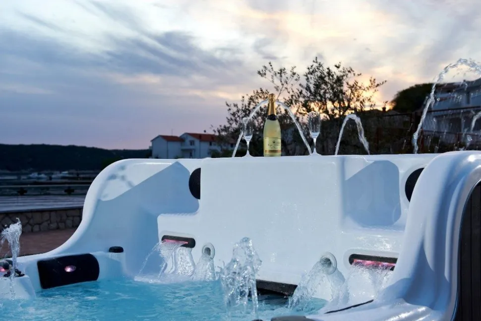 Swimspa Infinity | Simspa med massage & simjets | Balboa® styrsystem & Aristech® akryl