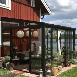 Uterum 10,7m² | Säkerhetsglas och kanalplast | Aluminiumstomme | Svart
