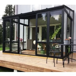 Uterum 10,7m² | Säkerhetsglas och kanalplast | Aluminiumstomme | Svart