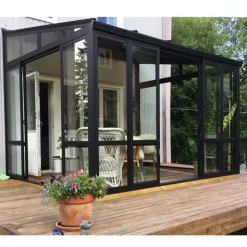 Uterum 10,7m² | Säkerhetsglas och kanalplast | Aluminiumstomme | Svart